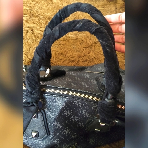 GUESS confidential chain retro satchel bag - Picture 4 of 12